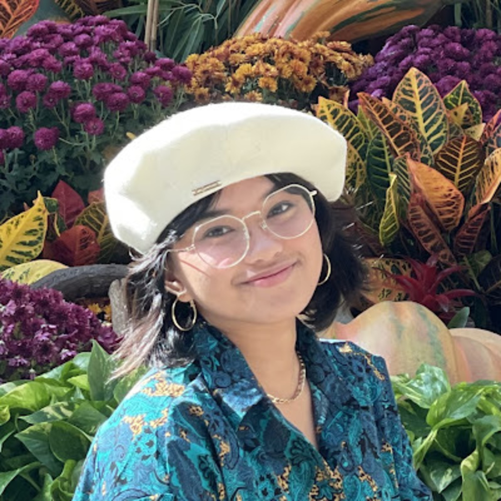 Meet your Posher, Hilary joniña